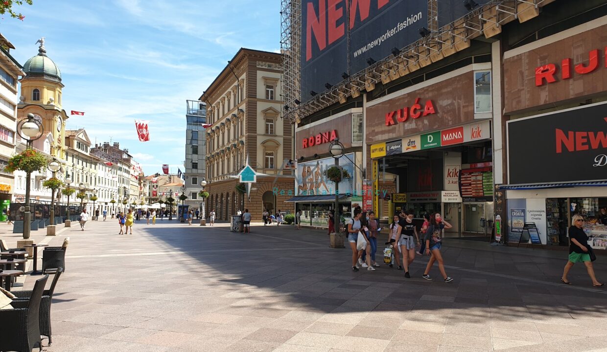 RIJEKA CENTAR - POSLOVNI PROSTOR NA KORZU POVRŠINE 25 M2