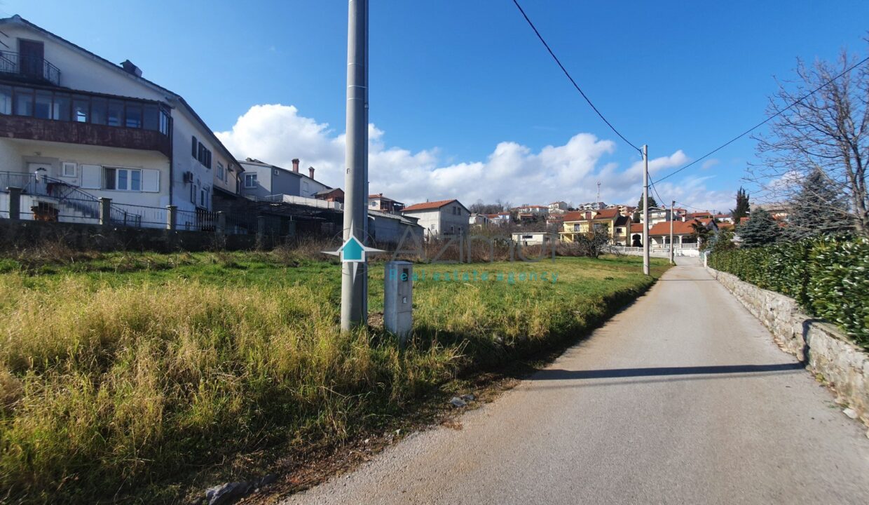 građevinski teren površine 1.560 m2