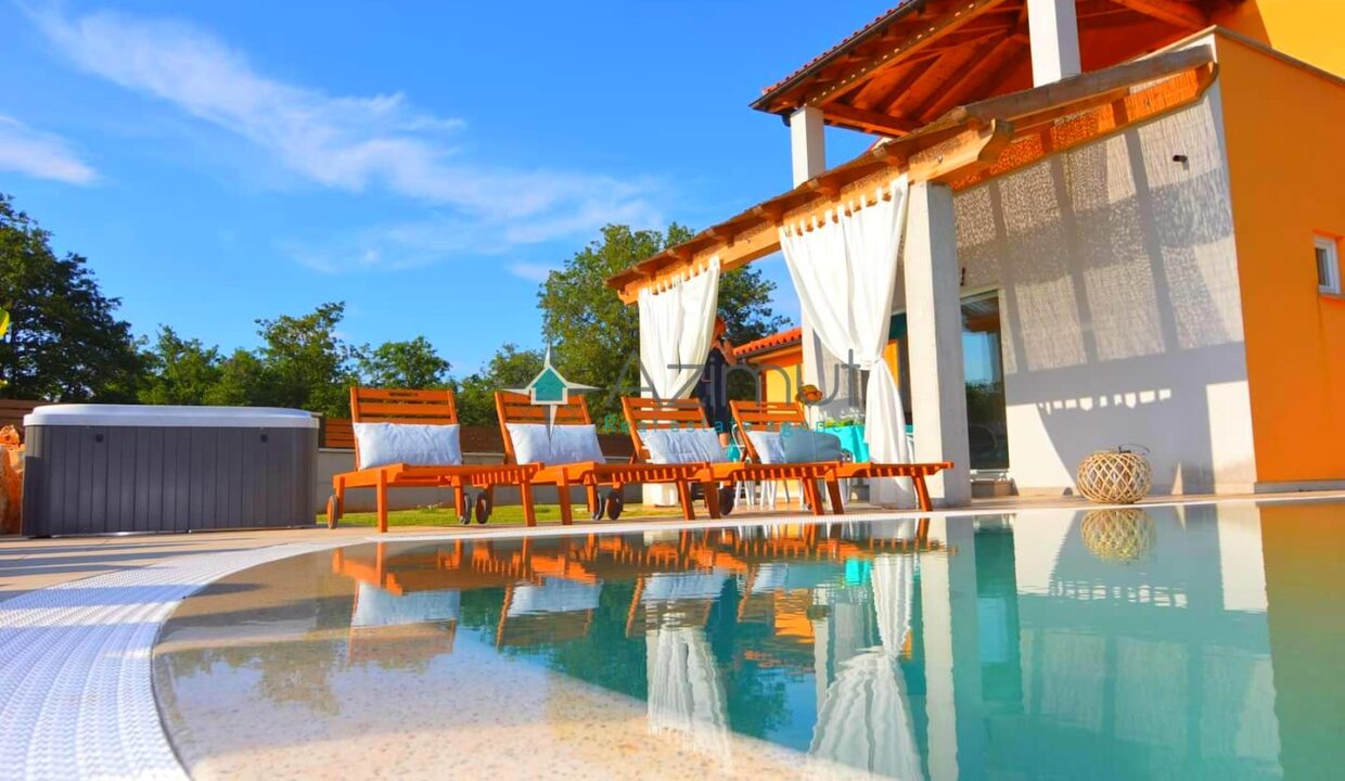 EKSKLUZIVNA  VILLA  SA BAZENOM BLIZU POREČA