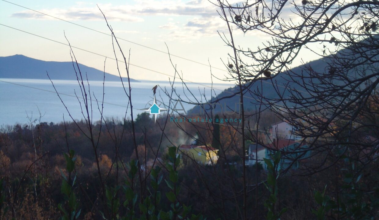 građevinski teren u nizu s ostalima 771m2