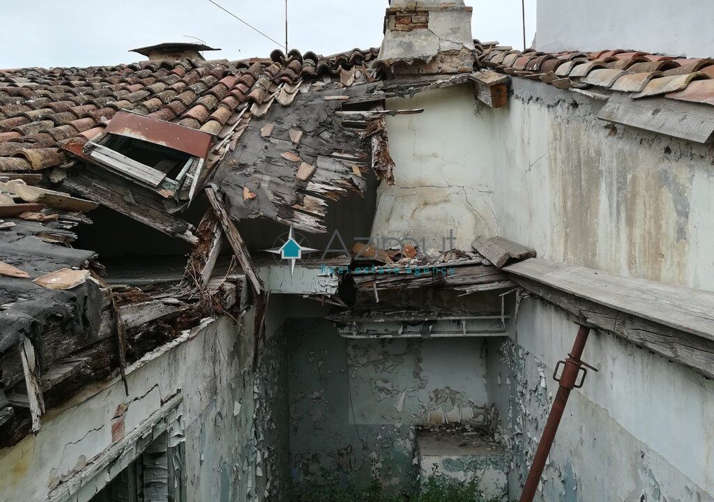 Stara kamena kuća ruševina